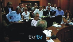 [VIDEO] Όλο το Δημοτικό Συμβούλιο 22 7 2013 για το Υδροθεραπευτήριο Λουτρακίου, δείτε τι αποφασίστηκε