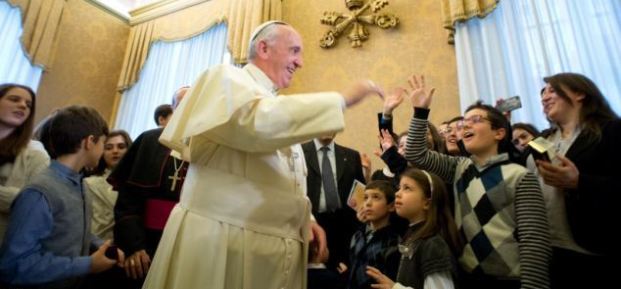 Τηλεκάρτες και εισιτήρια του Μετρό έκανε δώρο ο Πάπας Φραγκίσκος σε 2.000 μετανάστες