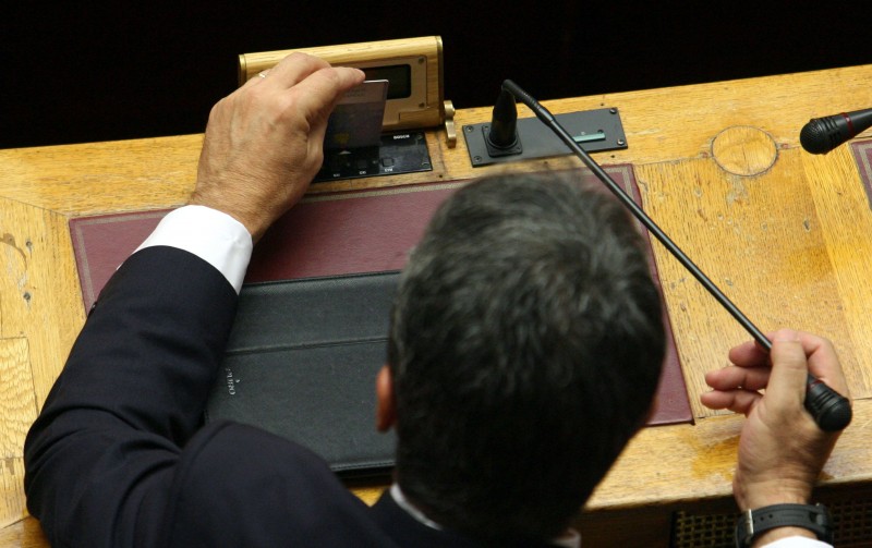 Επιτέλους: ζήτημα ημερών οι ψηφοφορίες με ηλεκτρονικό σύστημα στη Βουλή! 