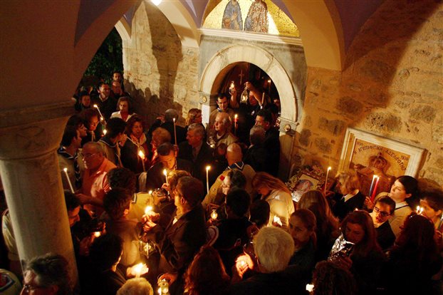 Πώς γιορτάζουν το Πάσχα σε όλη την Ελλάδα