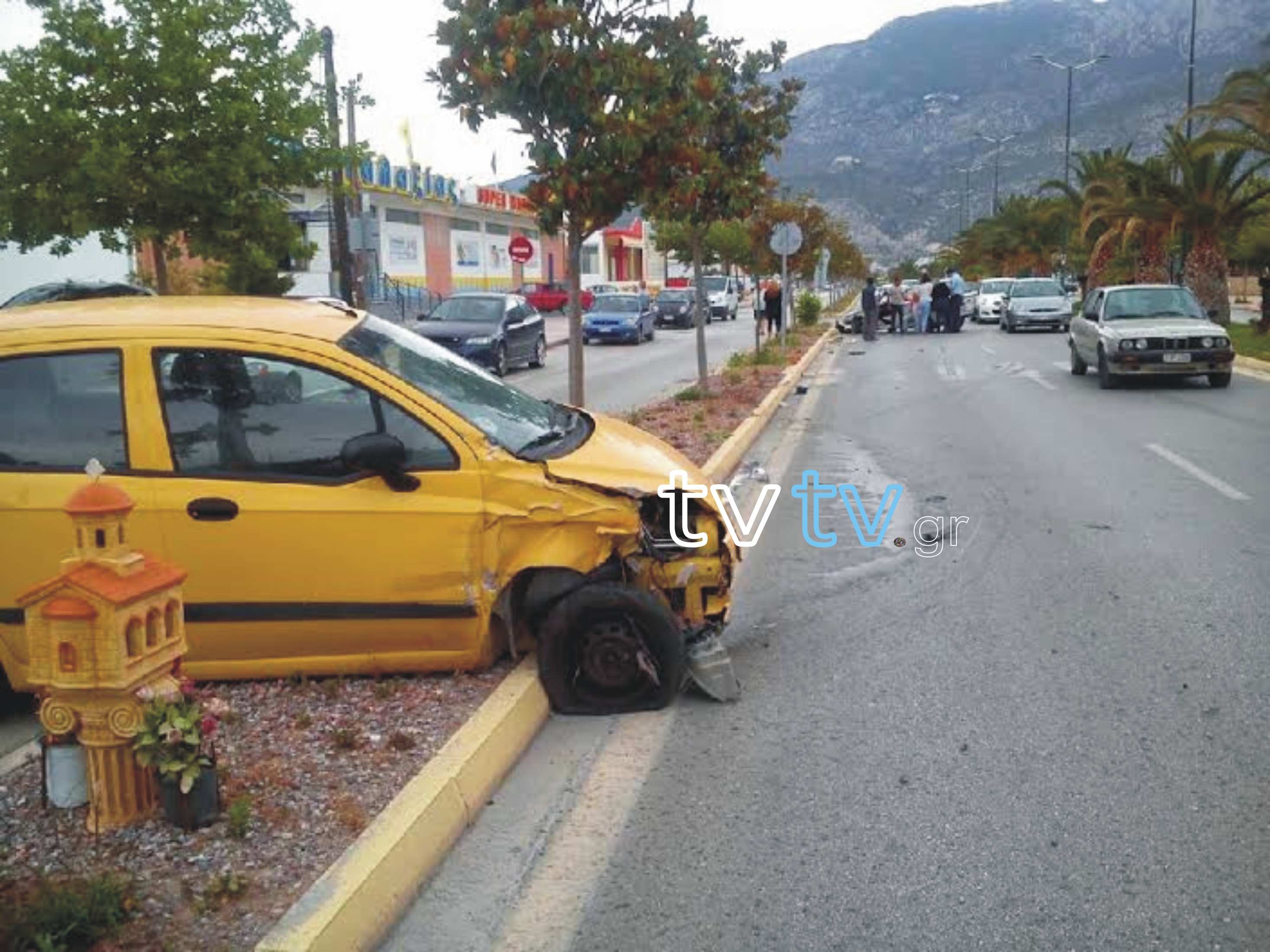 Τροχαίο Λουτράκι έξω από το SM Γαλαξίας