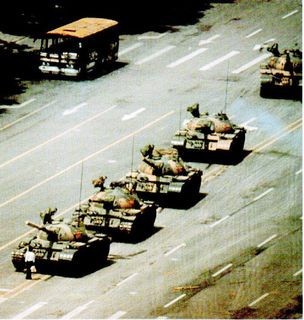 Η είσοδος των τανκς στην πλατεία Tiananmen του Πεκίνου