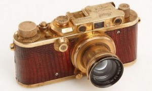 Φωτογραφική μηχανή από χρυσό πωλήθηκε για 683.000 δολάρια!