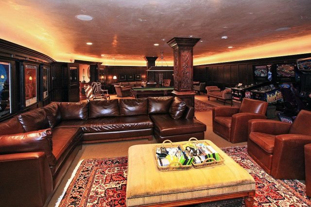 This game room could save anyone from boredom. 