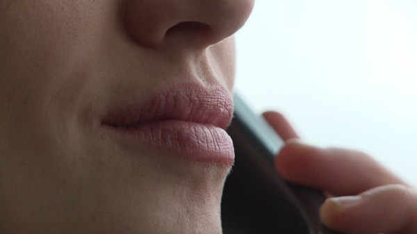 Οι άνδρες προτιμούν τις γυναίκες που έχουν πιο μεγάλα χείλη