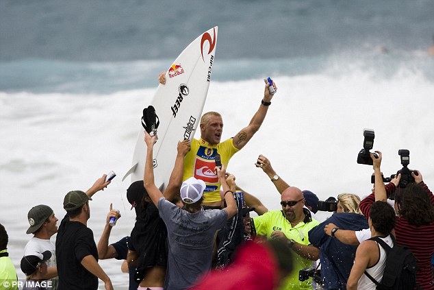 Fanning as he celebrates his win of the Quiksilver Pro on the Gold Coast in 2007