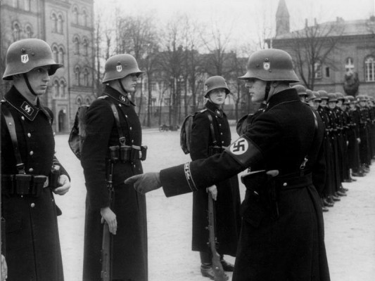 uniformes-nazis-desenhados-por-hugo-boss-533x400