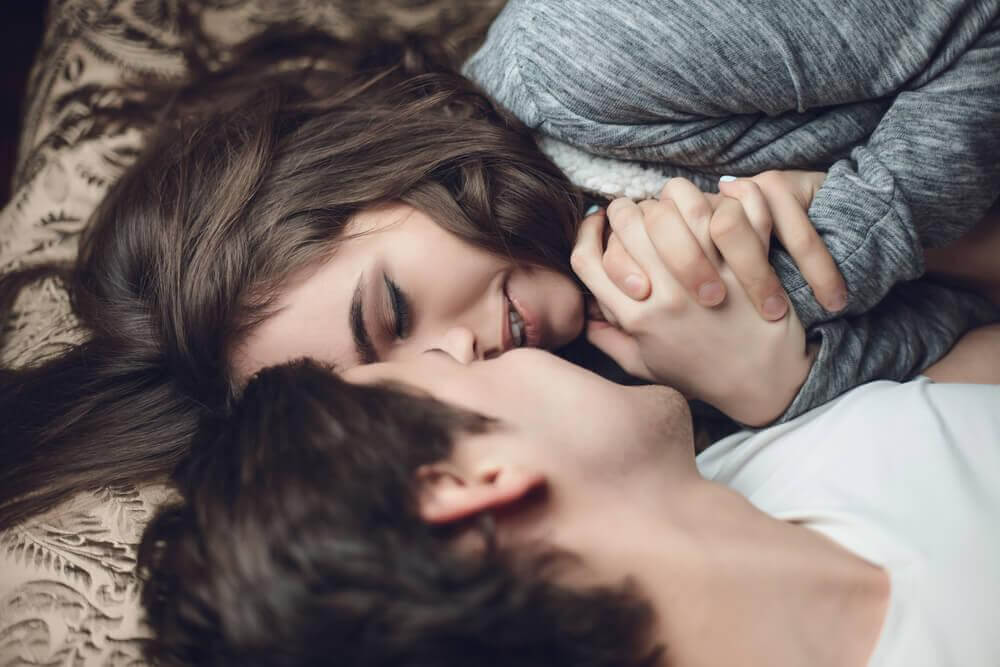 5 κινήσεις που κάνουν τα ευτυχισμένα ζευγάρια πριν πάνε για ύπνο
