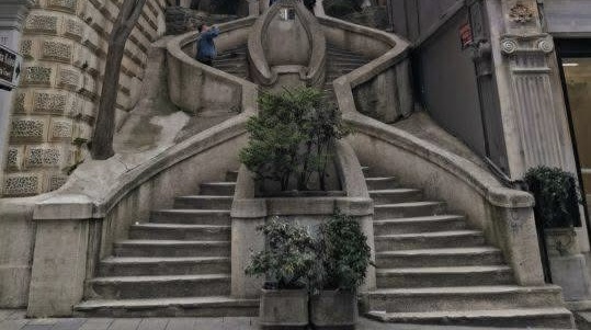 Η σκάλα Καμόντο — όταν η αρχιτεκτονική μετατρέπεται σε τέχνη του δημόσιου χώρου.