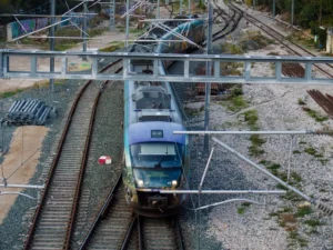 Τραγωδία στην Κορινθία: Συρμός του Προαστιακού παρέσυρε και σκότωσε άνδρα
