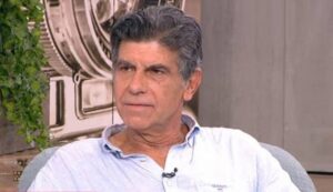 Ο Γιάννης Μπέζος αλλάζει πορεία