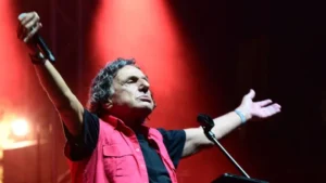 Βασίλης Παπακωνσταντίνου: Νοσηλεύεται σε ιδιωτικό νοσοκομείο με σοβαρό πρόβλημα υγείας